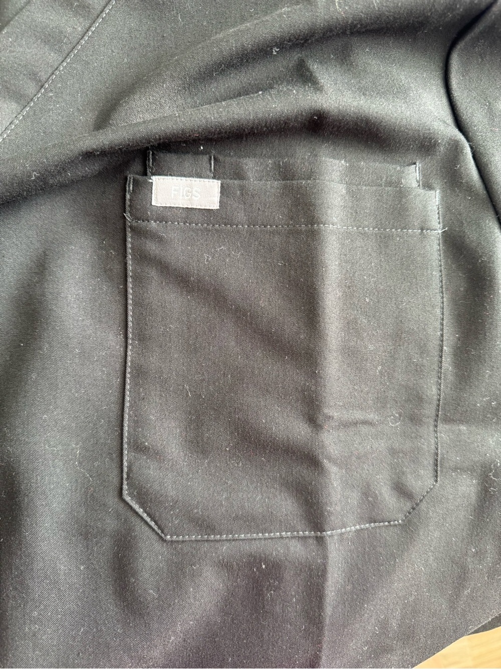 FIGS Men’s Leon Scrub Top - Picture 4 of 6